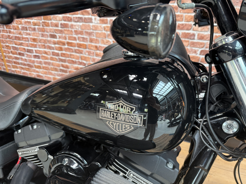 HARLEY DAVIDSON DYNA LOW RIDER 1800 S 