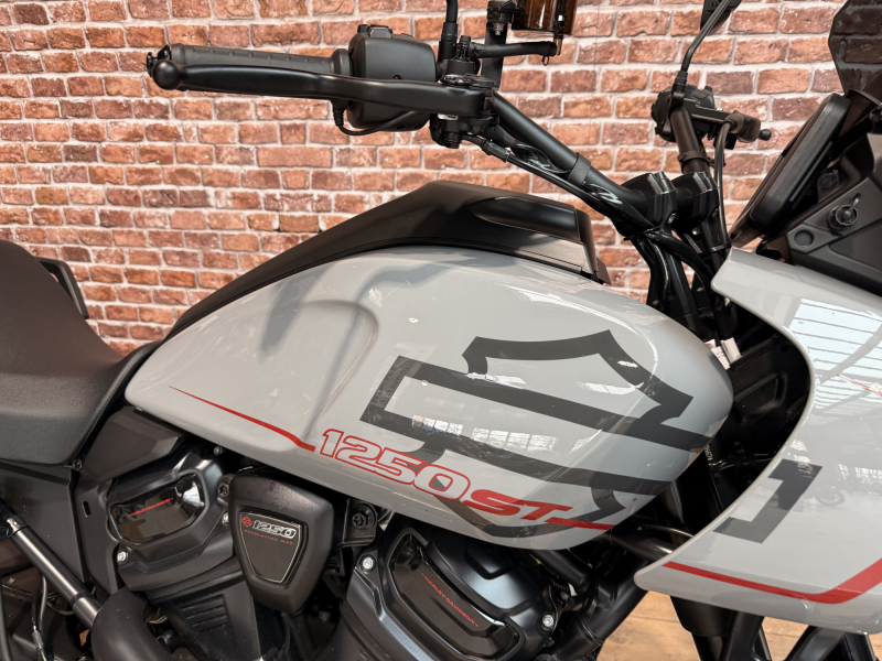 HARLEY DAVIDSON ADVENTURE PAN AMERICA 1250 ST 