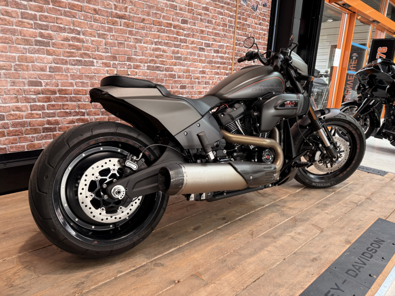 HARLEY DAVIDSON SOFTAIL FXDR 1868 