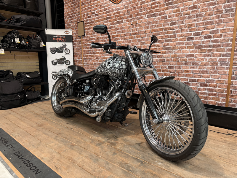 HARLEY DAVIDSON SOFTAIL BREAKOUT 1690 