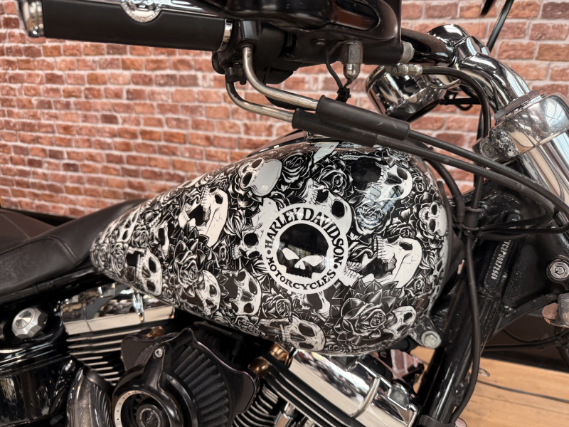 HARLEY DAVIDSON SOFTAIL BREAKOUT 1690 