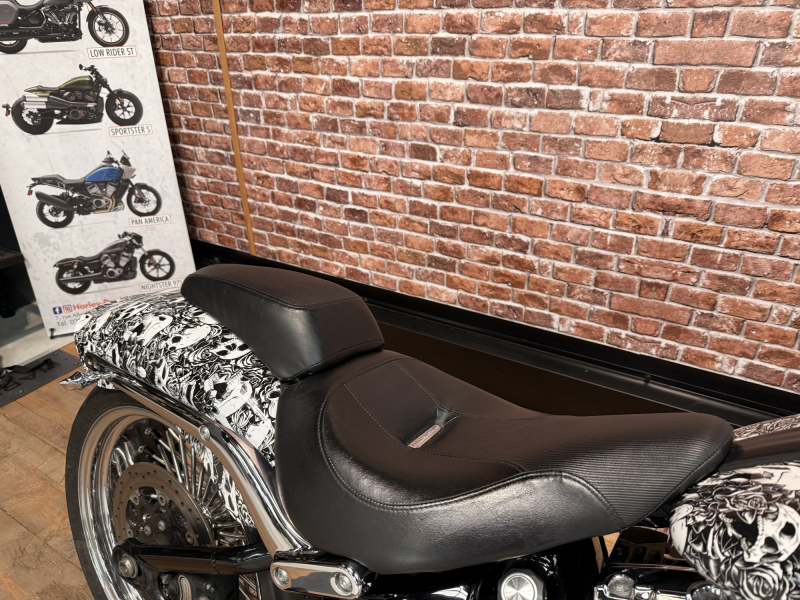 HARLEY DAVIDSON SOFTAIL BREAKOUT 1690 