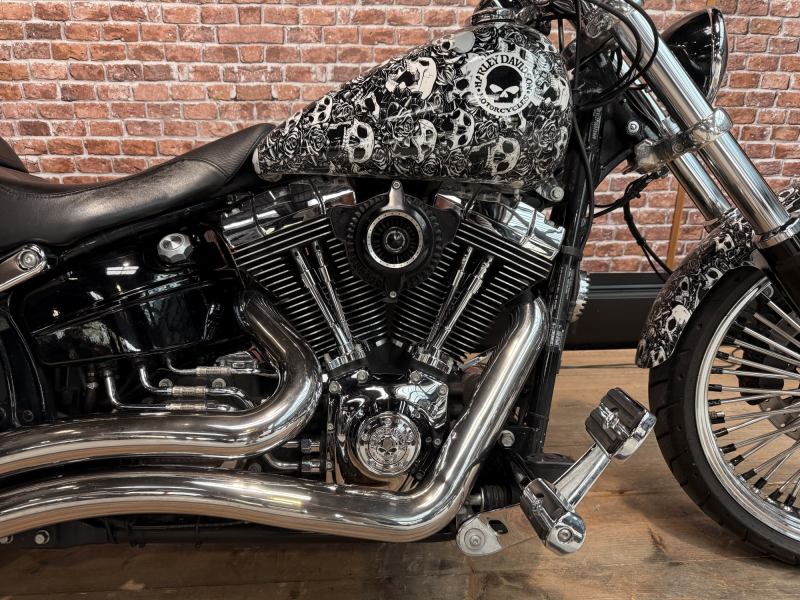 HARLEY DAVIDSON SOFTAIL BREAKOUT 1690 