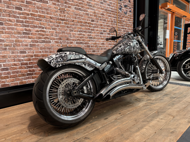 HARLEY DAVIDSON SOFTAIL BREAKOUT 1690 