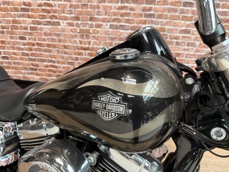 HARLEY DAVIDSON DYNA WIDE GLIDE 1690 