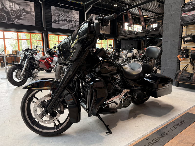 HARLEY DAVIDSON TOURING STREET GLIDE 1690 