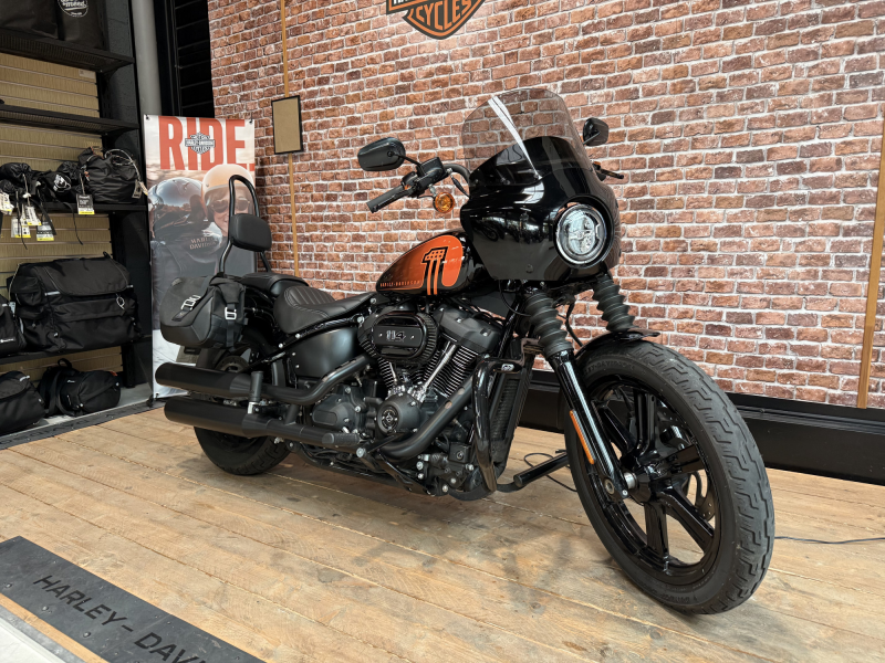 HARLEY DAVIDSON SOFTAIL STREET BOB 1868 