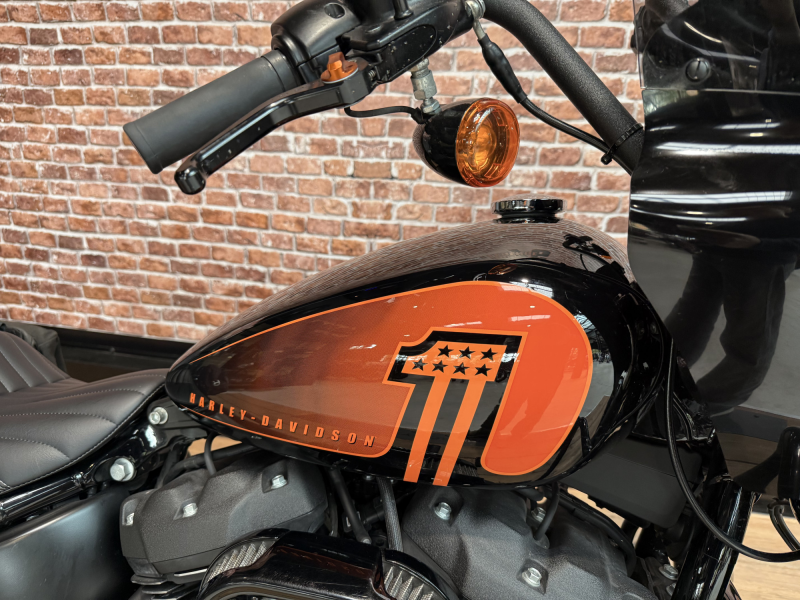 HARLEY DAVIDSON SOFTAIL STREET BOB 1868 