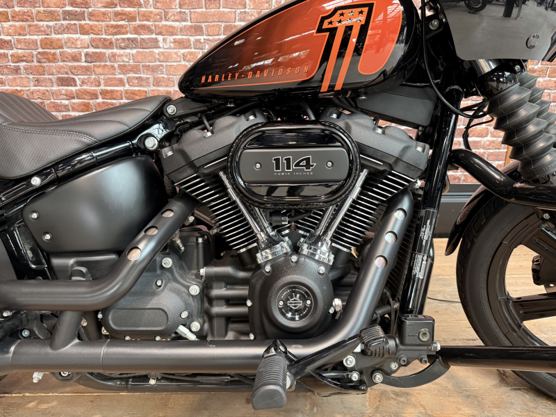HARLEY DAVIDSON SOFTAIL STREET BOB 1868 
