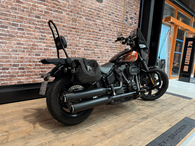 HARLEY DAVIDSON SOFTAIL STREET BOB 1868 