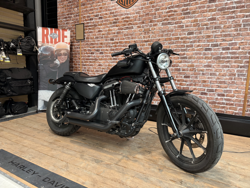 HARLEY DAVIDSON SPORTSTER IRON 883 