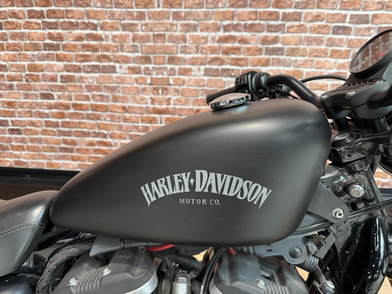 HARLEY DAVIDSON SPORTSTER IRON 883 