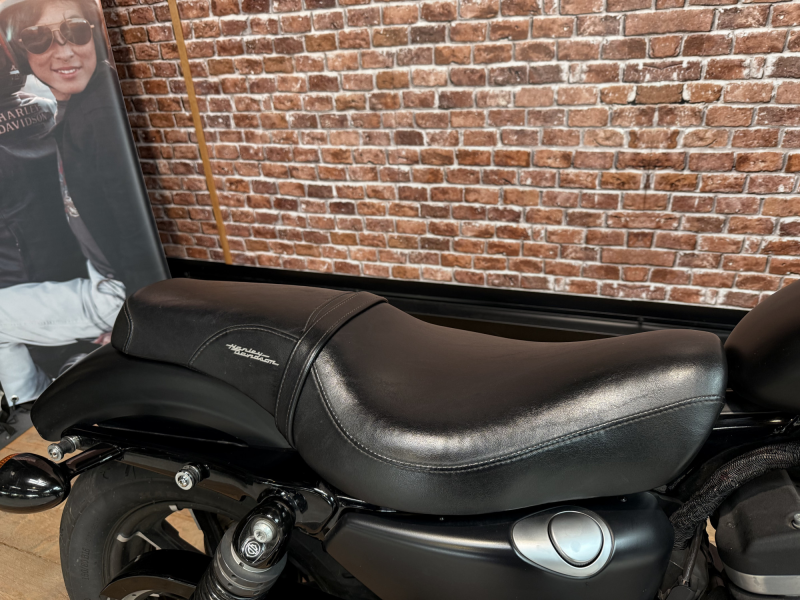 HARLEY DAVIDSON SPORTSTER IRON 883 