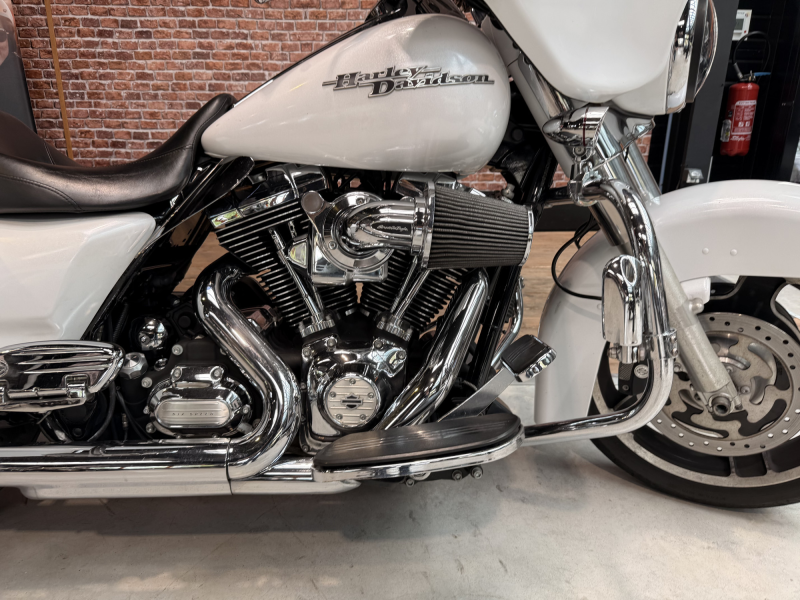 HARLEY DAVIDSON TOURING STREET GLIDE 1690 