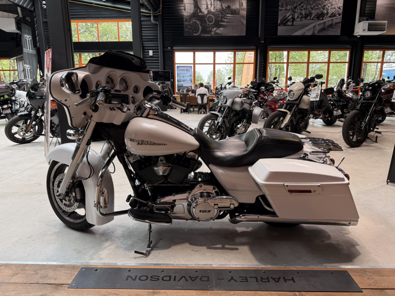 HARLEY DAVIDSON TOURING STREET GLIDE 1690 