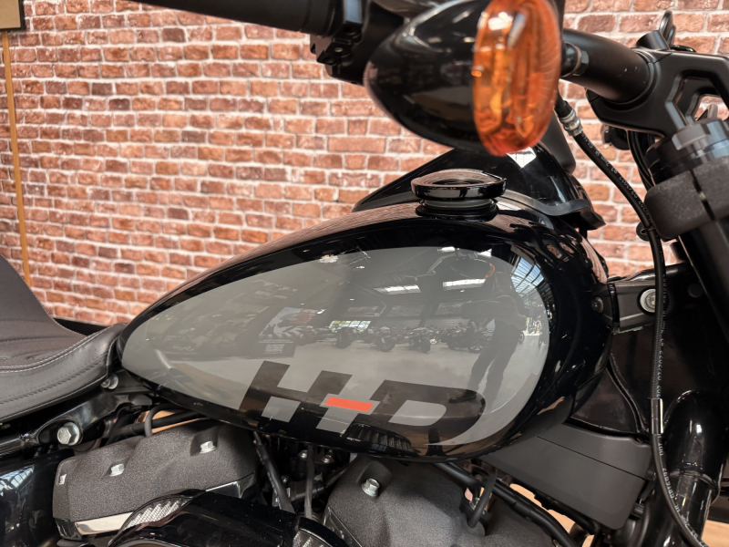 HARLEY DAVIDSON SOFTAIL FAT BOB 1868 