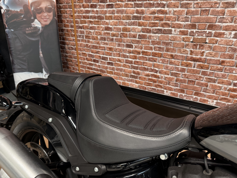 HARLEY DAVIDSON SOFTAIL FAT BOB 1868 