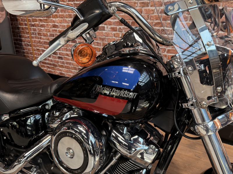 HARLEY DAVIDSON SOFTAIL LOW RIDER 1745 