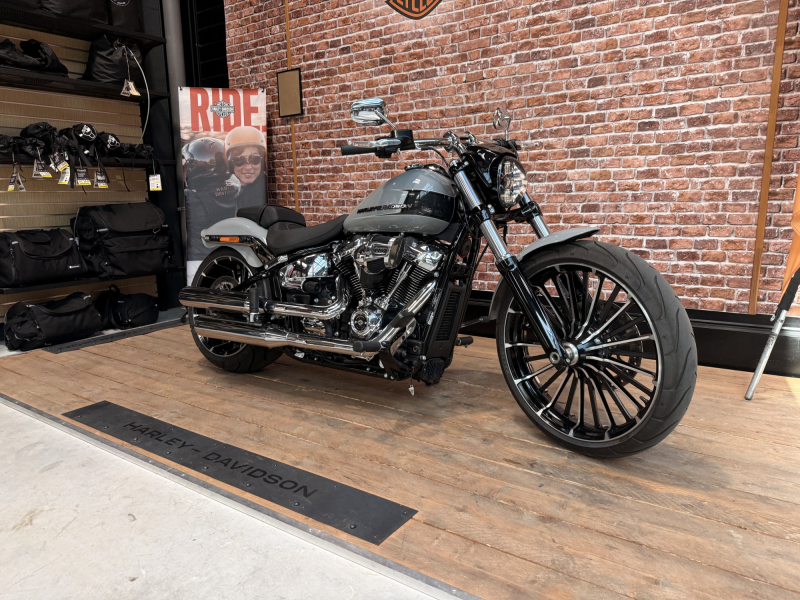 HARLEY DAVIDSON SOFTAIL BREAKOUT 1923 