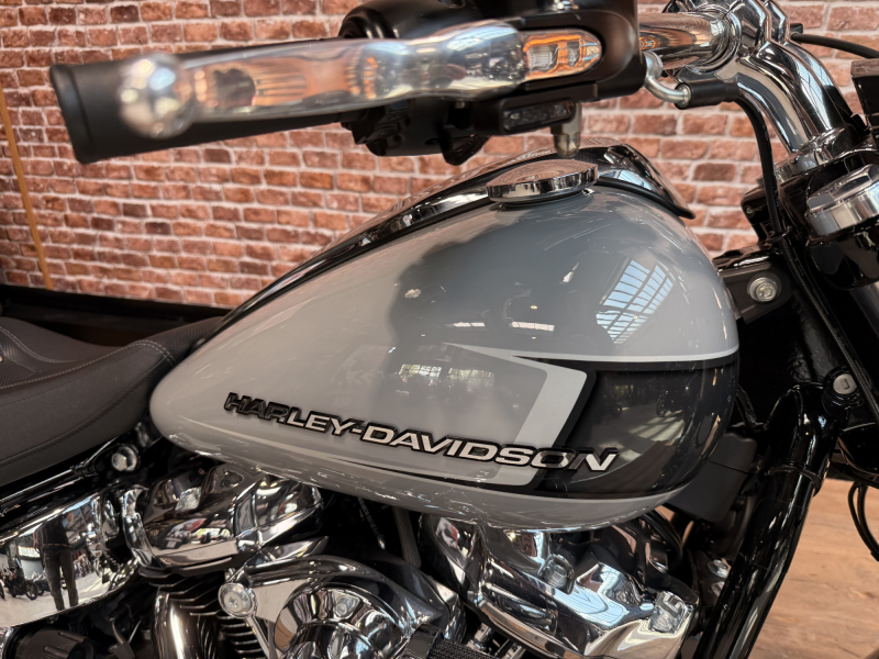 HARLEY DAVIDSON SOFTAIL BREAKOUT 1923 