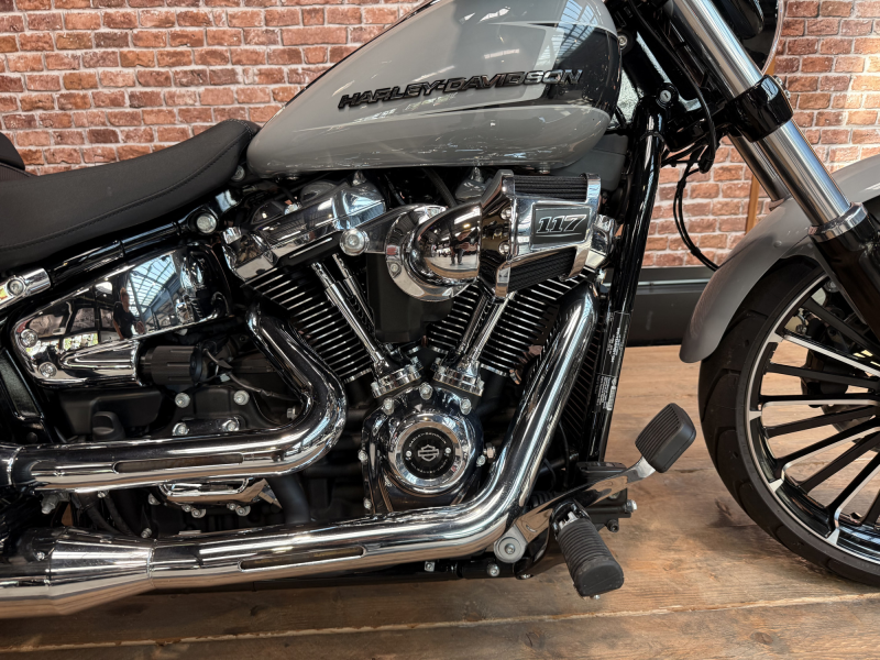 HARLEY DAVIDSON SOFTAIL BREAKOUT 1923 