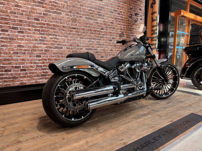HARLEY DAVIDSON SOFTAIL BREAKOUT 1923 