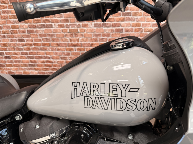 HARLEY DAVIDSON SOFTAIL LOW RIDER 1923 ST 