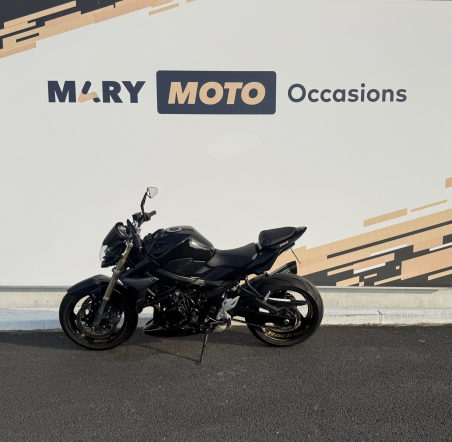 SUZUKI GSR 750