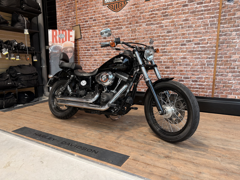 HARLEY DAVIDSON DYNA STREET BOB 1690 