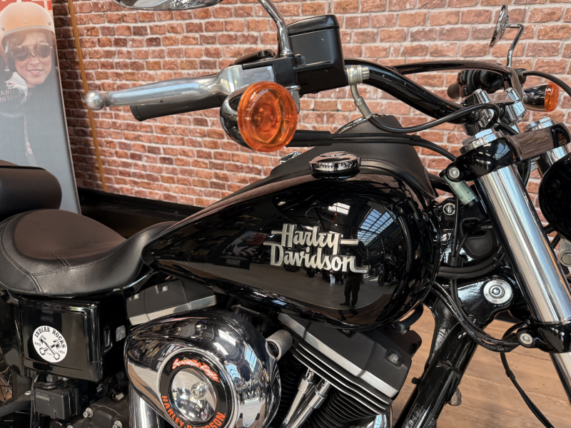 HARLEY DAVIDSON DYNA STREET BOB 1690 