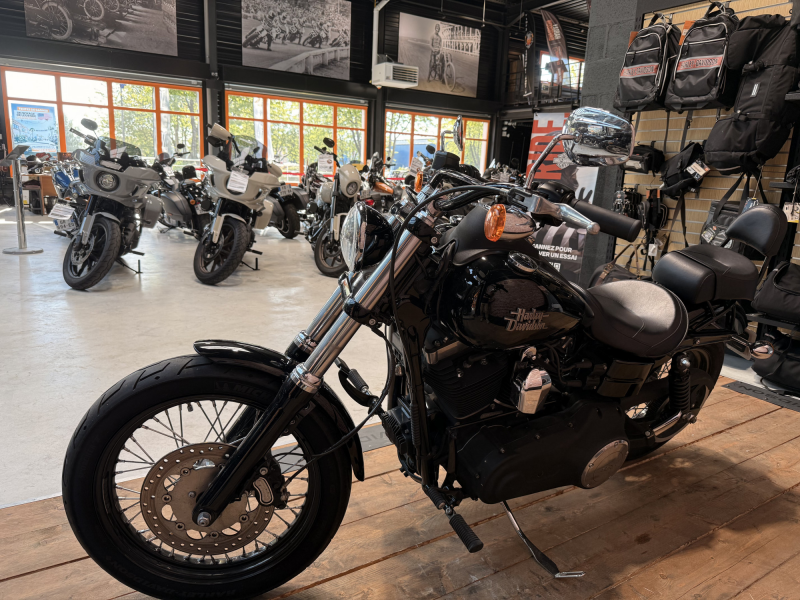 HARLEY DAVIDSON DYNA STREET BOB 1690 