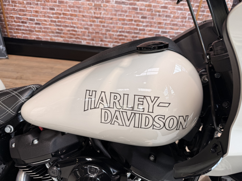 HARLEY DAVIDSON SOFTAIL LOW RIDER 1923 ST 