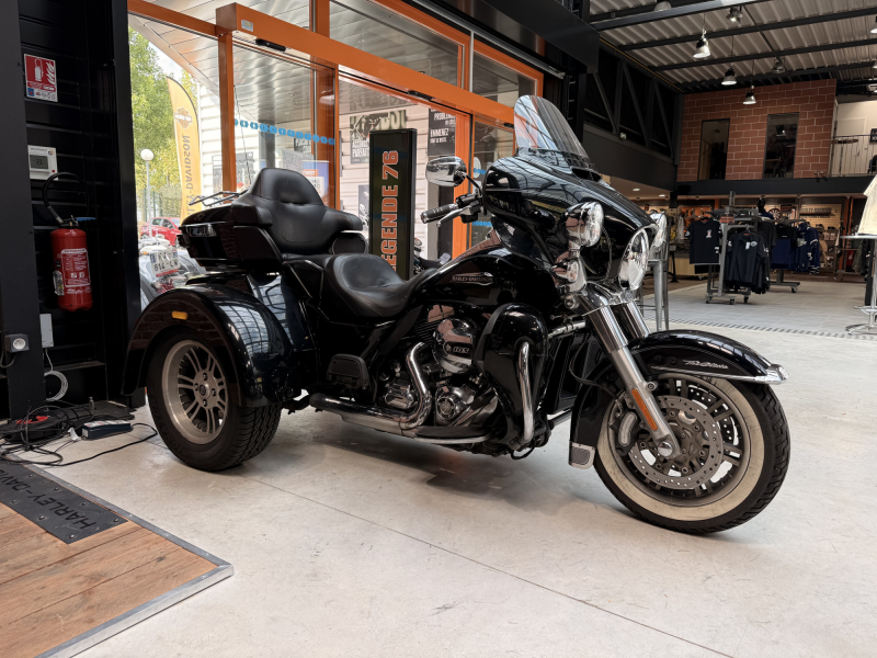 HARLEY DAVIDSON TRIKE TRI GLIDE 1690 