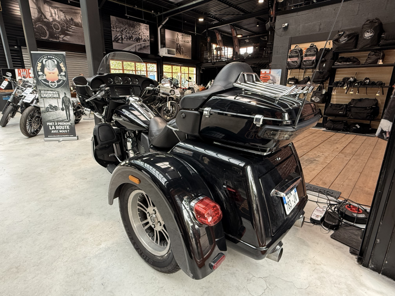 HARLEY DAVIDSON TRIKE TRI GLIDE 1690 