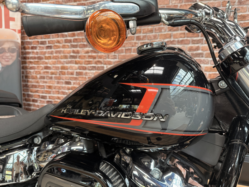 HARLEY DAVIDSON SOFTAIL BREAKOUT 1923 