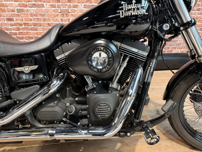 HARLEY DAVIDSON DYNA STREET BOB 1584 
