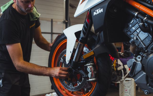 Bien préparer sa moto : notre guide de l’entretien de printemps Mary Moto Bien préparer sa moto : notre guide de l’entretien de printemps Mary Moto