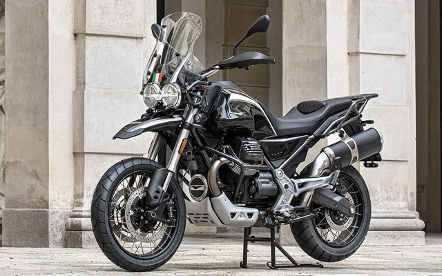 Découvrez l'édition limitée "Guardia d'Onore" pour la Moto Guzzi V85 TT ! Mary Moto